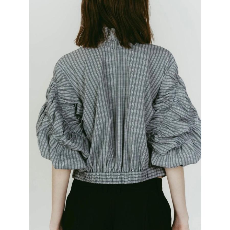 Knuth Marf フリル付き黒半袖Tシャツ Knuth Marf（クヌースマーフ） ブラウス メニー ウェイ フリル