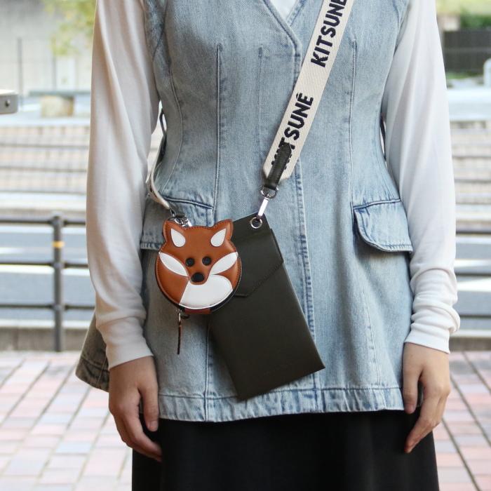 メゾンキツネ コインケース レザー MAISON KITSUNE フォックス ヘッド コインケース FOX HEAD COIN PURSE WITH  HOOK ブラウン BROWN 2023春夏新作