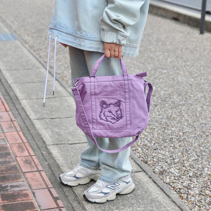 メゾンキツネ バッグ MAISON KITSUNE フォックス ヘッド スモール トート バッグ FOX HEAD SMALL TOTE BAG ライラック LILAC 【スモール】2024春夏新作｜charger｜04