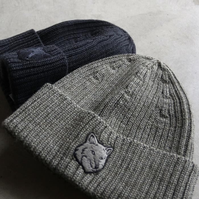 グレー リブ編み ニット帽　Maison Kitsune メゾンキツネ MAISON KITSUNE（メゾン キツネ） ニット帽 BOLD FOX HEAD フォックス