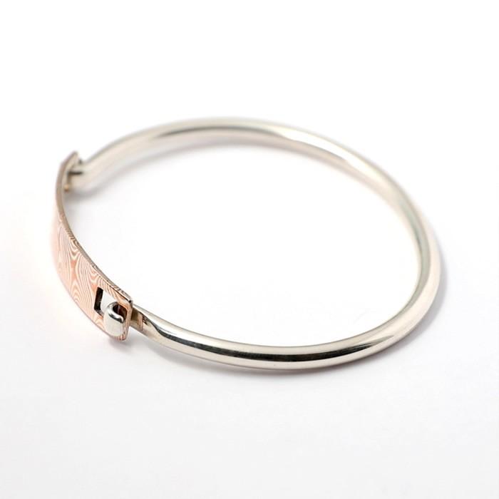 超歓迎 ペア 新品 スーマンダックワ スネークパターンカフ