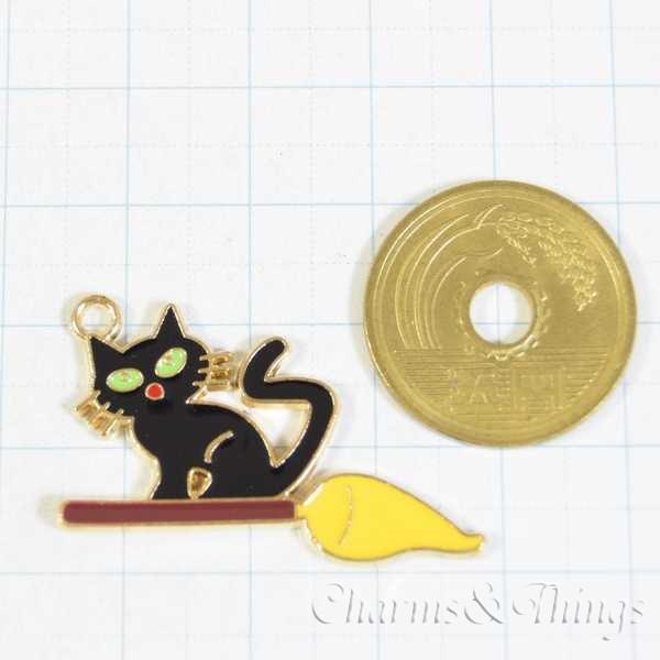 ほうきに乗ったネコ ねこ チャーム (2個入) アクセサリー パーツ 猫 