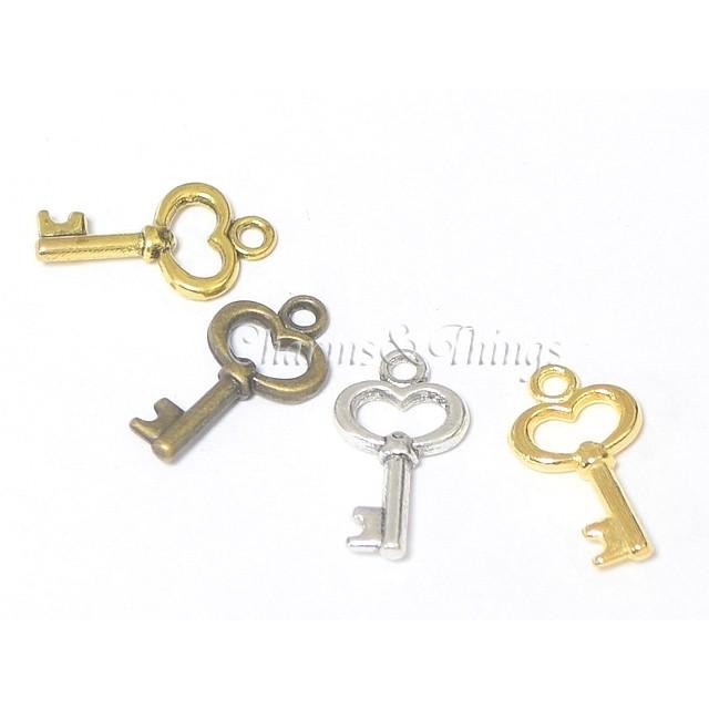 ラウンドハートのミニ鍵チャーム かぎパーツ 両面加工 個入り アクセサリーパーツ 材料 レジン封入 カギ部品 金属素材 Sc1807 Charms And Things 通販 Yahoo ショッピング