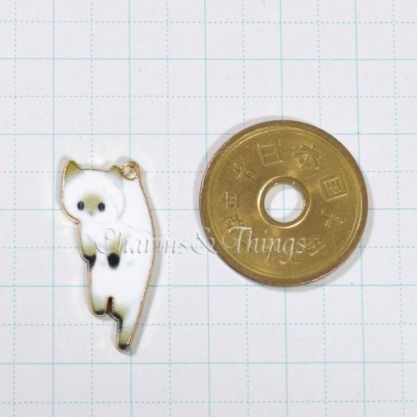 ネコ チャーム つままれちゃった 猫 2個入り アクセサリーパーツ エポチャーム ぶらさがり 猫 Sc2345 Charms And Things 通販 Yahoo ショッピング