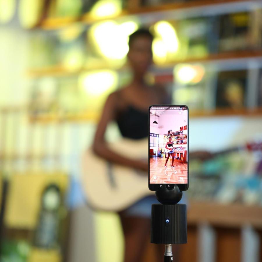 スマホスタンド 自撮りカメラ Iphone Android 自動追跡 360 Capture Genie Vlog Tiktok Instagram Youtube Sns Live配信 三脚 Bluetooth Capture360 Cheero Mart 通販 Yahoo ショッピング