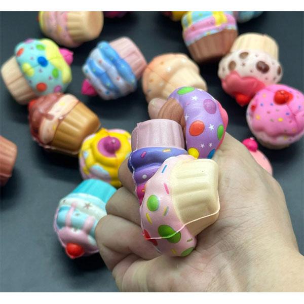 スクイーズ ミニカップケーキ 12個入り ファーストフードトイ おもしろ