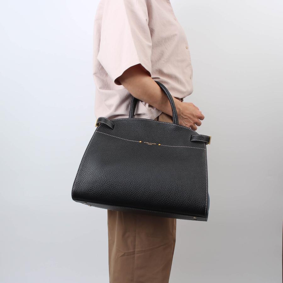 ✨極美品✨ジャンニキャリーニ アリファM 2way シボ革 斜め掛け 大容量 黒 ✨極美品✨ジャンニキャリーニ アリファM 2way シボ革 大容量 斜め