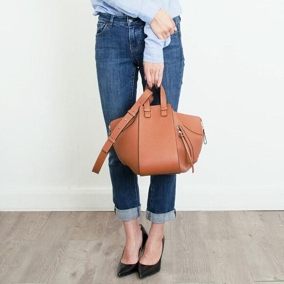 LOEWE ロエベ バッグ レディース 2WAYショルダーバッグ HAMMOCK LOEWE ロエベ バッグ レディース 2WAYショルダーバッグ HAMMOCK
