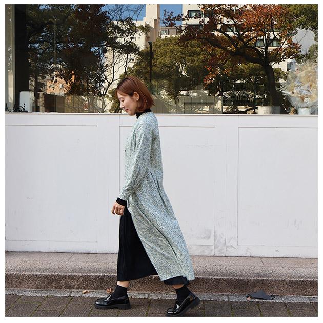 リバティプリント ワンピース フリル衿前開きOP（チャイブ）別注