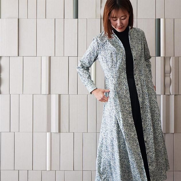 フリル衿前開きワンピース（チャイブ）別注ヴィンテージブルー