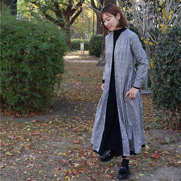 リバティプリント ワンピース フリル衿前開きOP(プリムラ)別注 リバティプリント ワンピース フリル衿前開きOP(プリムラ)別注