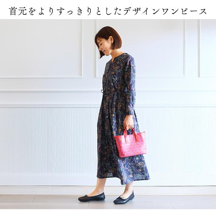 Y襟デザイン長袖ワンピース ＜スージー＞ ネイビー 着やせ 大人ワンピ
