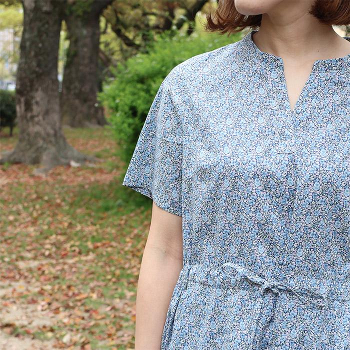 希少 parkes リバティ 総柄シャツワンピース 犬柄 長袖 タナローン 水色 希少 parkes リバティ 総柄シャツワンピース 犬柄 長袖 タナローン