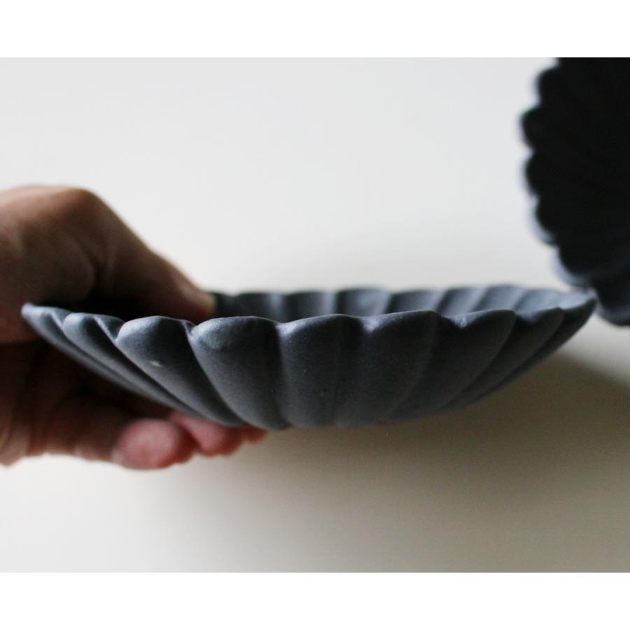小皿 かわいい取り分け皿 陶器/輪花皿A（小）スミ・黒 マット調/冷や
