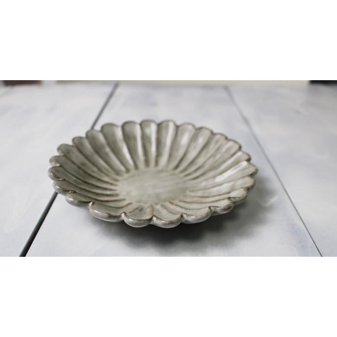花びらのお洒落な小皿 かわいい取り皿 陶器/輪花皿A（小）グレー・灰色