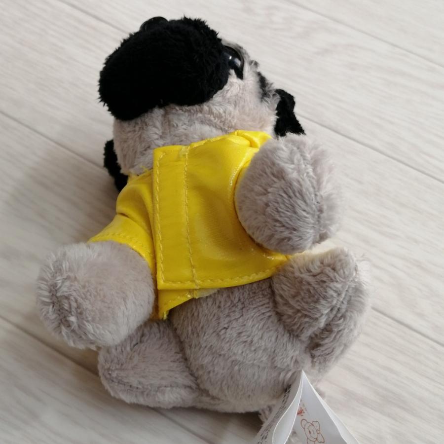 かわいいパグちゃんキーホルダー 選べる5色 レインコートをきたパグ