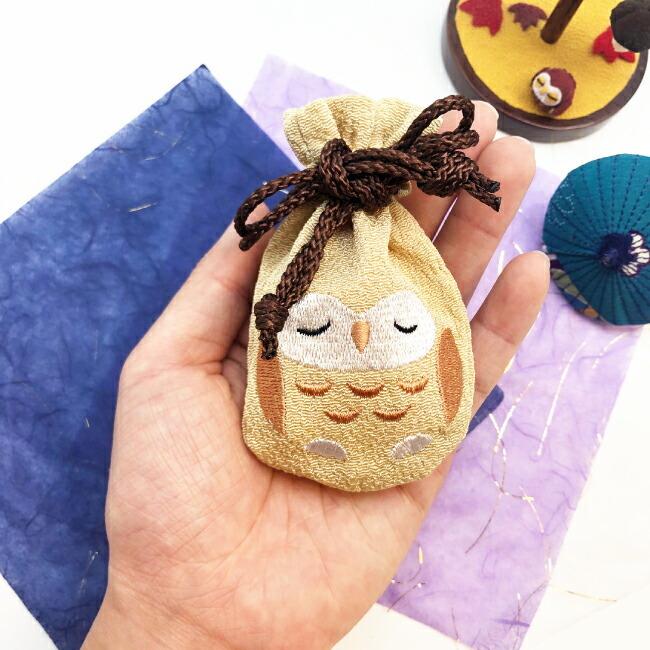 ⭐️必見・一点もの⭐️ 【ハンドメイド】フクロウの持ち手付き巾着袋(絹・大) ⭐️必見・一点もの⭐️ 【ハンドメイド】フクロウの持ち手付き