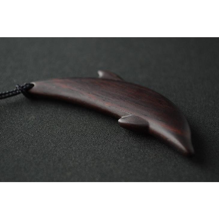 ストラップ 根付 イルカ 本紫檀 携帯ストラップ キーホルダー 木製 ローズウッド シンプル デザイン 無垢 高品質 上質 ギフト プレゼント 贈り物 |  | 02