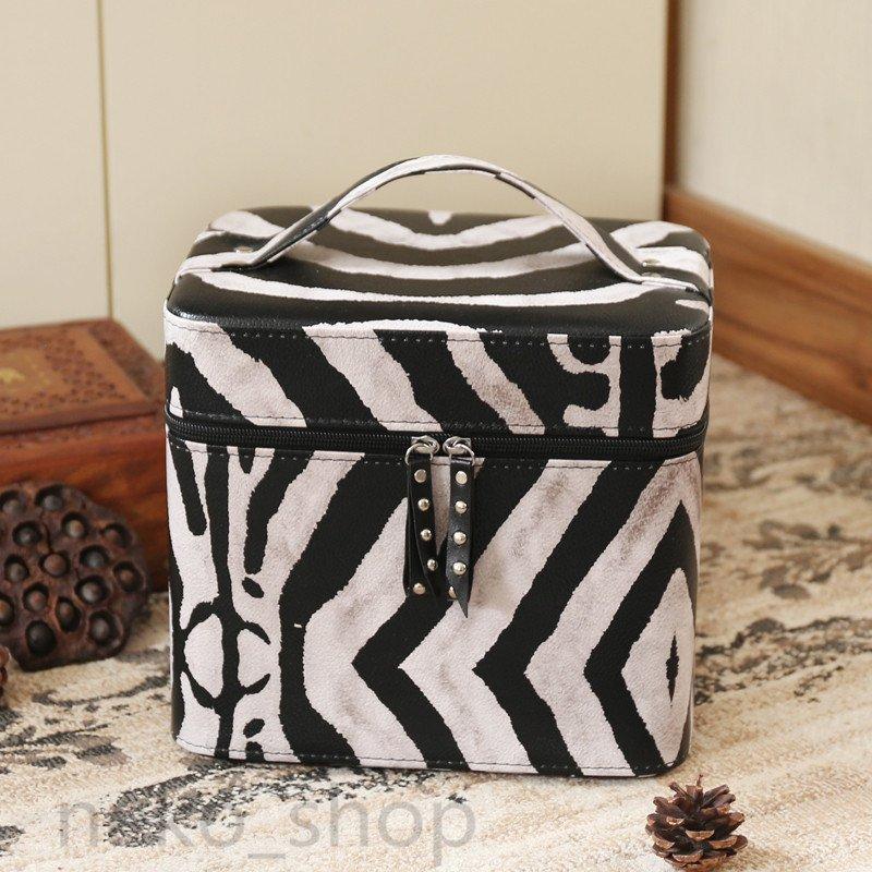 シマウマ柄 メイクボックス バニティケース メイクポーチ 化粧ポーチ 使いやすい 大容量 収 大きめ おしゃれ 持ち運び可 小物入れ 機能的 鏡付き 即日発送