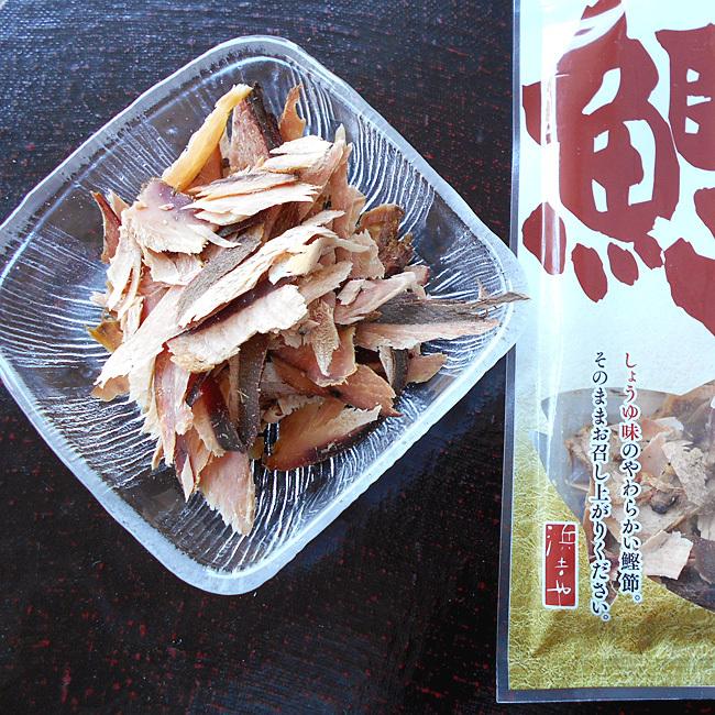 燻製 ソフト鰹 30g 高知産 化学調味料無添加 しょうゆ風味 しっとり柔らかい厚削り 鰹節 かつおぶし 削り節 厚削り節 鰹の旨みと燻製の香り 老舗鰹節店 浜吉ヤ｜chokuhan｜03