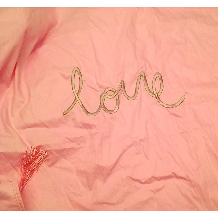 約70 70cm Loveラブ ウォールフラッグ コットン素材 Love筆記体 刺繍 タッセル付き ファブリック ガーランド タペストリー キッズルーム プレゼント G405 直店 Com 通販 Yahoo ショッピング