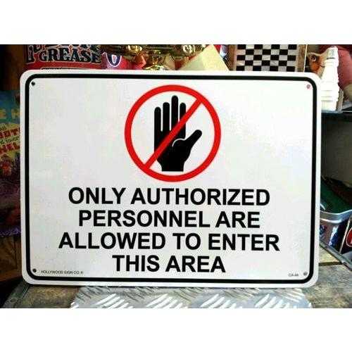 プラスチック看板 ONLY AUTHORIZED PERSONNEL ARE ALLOWED TO ENTER