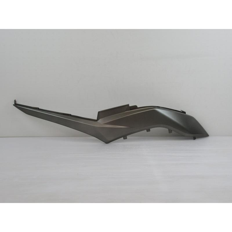 SUZUKI 純正 バーグマン125/Fi 右サイドカバー[シルバー] #47131-44K00