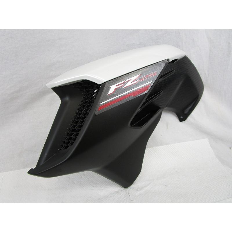 YAMAHA 純正 FZ25 左タンクシュラウド[ホワイト] #B97-XF138-00-P1