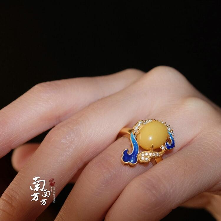 南方南方純銀アクセサリー天然琥珀屋ロシアポーランドレトロ風蜜蝋女性の指輪祥雲_1