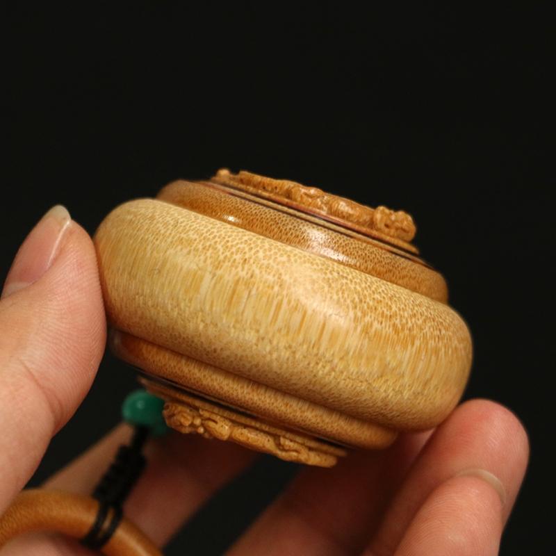 逸品の名家、張念超純の手作り精工彫刻両面貔貅老玉竹香嚢竹彫刻ストラップハンドル_3