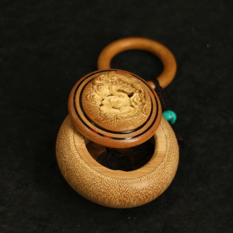 逸品の名家、張念超純の手作り精工彫刻両面貔貅老玉竹香嚢竹彫刻ストラップハンドル_4