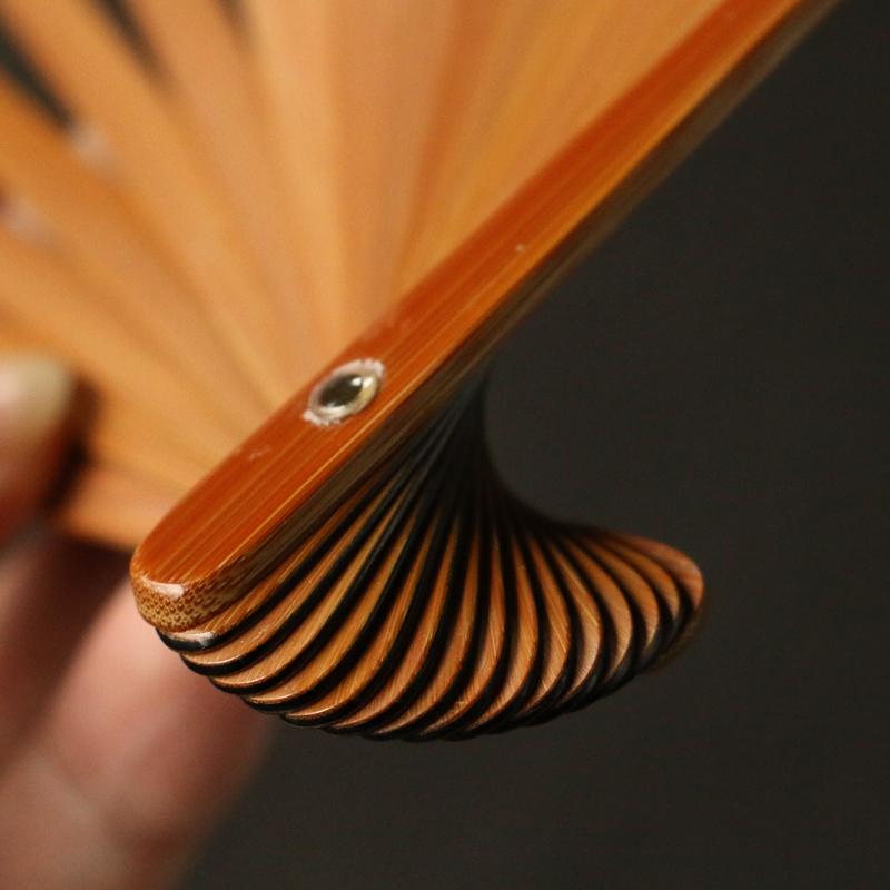 最新 浙派の名家王偉純が三合青魚尾頭型老玉竹折扇竹扇扇扇骨を手作り 【KUE1509061070】(52907円)