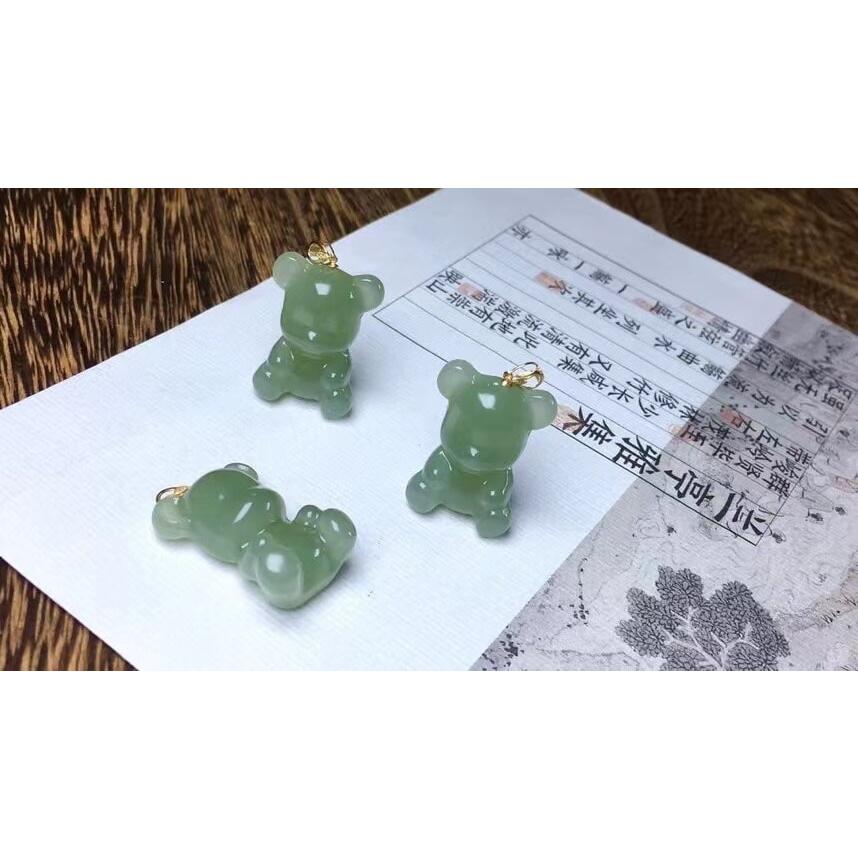 可愛いクマ南方18 K金女天然和田玉青玉晴水料小熊ペンダント_3