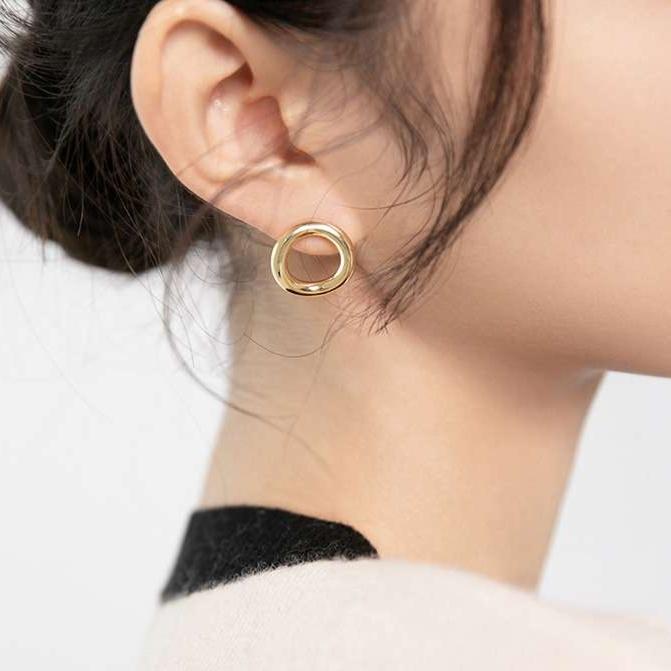 フープ ピアス シンプル二重円ピアスの画像