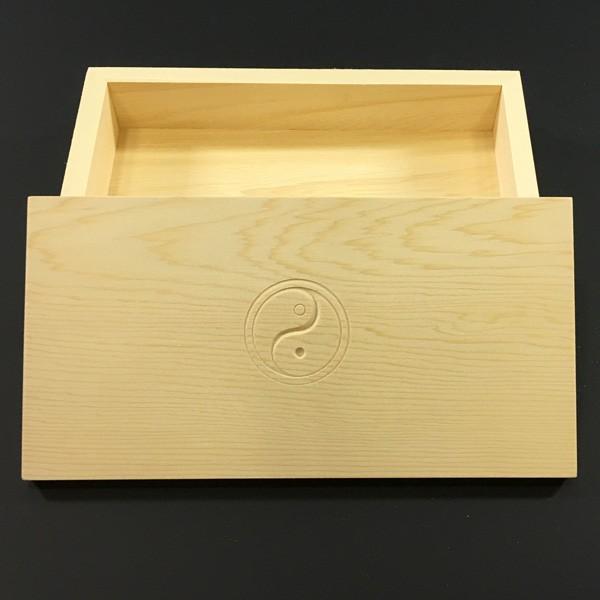 大黒天像 福ねずみを従えた 高さ15.6cm 木彫 太極図と四神を彫刻 箱台