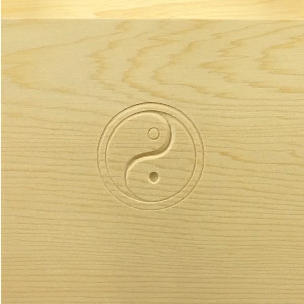 大黒天像 福ねずみを従えた 高さ15.6cm 木彫 太極図と四神を彫刻 箱台