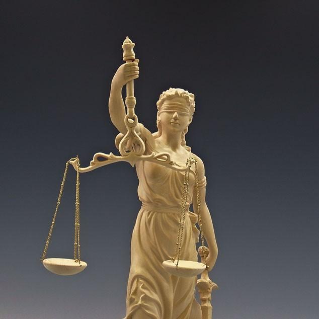 女神 置物 法と正義を象徴する正義の女神 テミス の木彫像 高さ