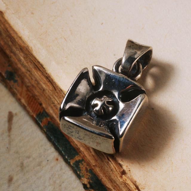 TRAVIS WALKER DOUBLE CROSS トラヴィスワーカー ダブルクロス