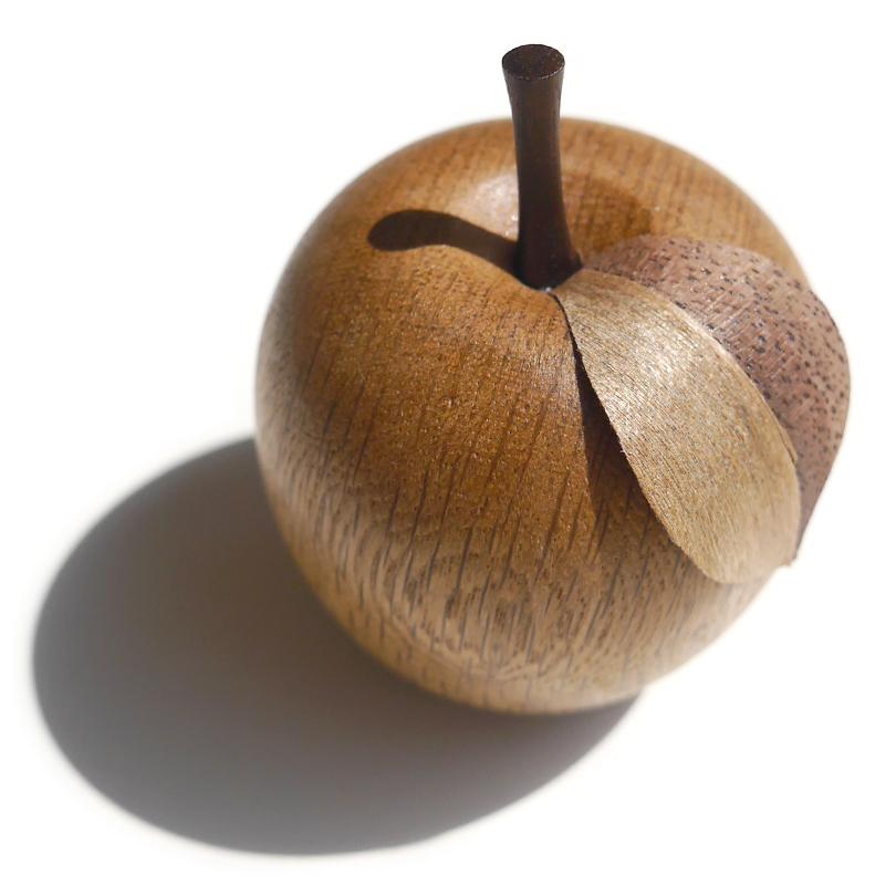 りんご ペーパーウェイト 手のひらサイズ オブジェ 木製 ハンドメイド