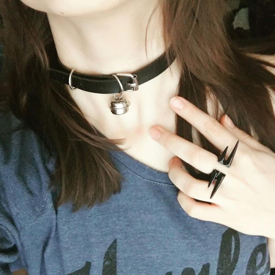 ネックレス チョーカー 鈴付き バックル ベルトタイプ レザー チョーカー ゴスロリ 原宿系 首輪女子 鈴 ベル Bell 猫 レザーチョーカー Chork 016 ちゅらネット にふぇーでーびる 通販 Yahoo ショッピング