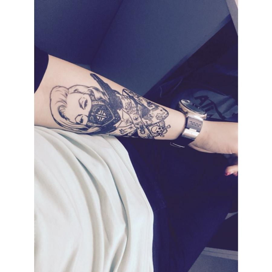 タトゥーシール 防水 ギャングガール タトゥーガール 女性 ピストル マリリン モンロー ボディシール 入れ墨 刺青 ボディアート タトゥー シール オマケ付 Tatoo 045 ちゅらネット にふぇーでーびる 通販 Yahoo ショッピング