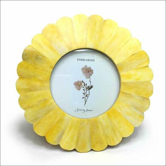 メール便対応可 バッファローボーン フォトフレーム ラウンド フラワー イエロー 壁掛け 写真立て ボーン 木製 円 丸 黄色 ヴィンテージ お洒落 おしゃれ Cr372yl 家具と雑貨 Cicak Tokek 通販 Yahoo ショッピング