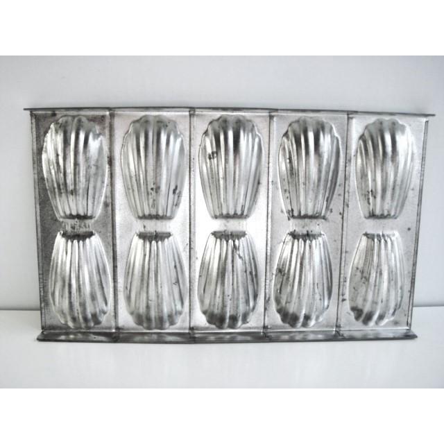 マドレーヌ モールド 10連 フランス アンティーク ブリキ お菓子型 ヴィンテージ |  | 01