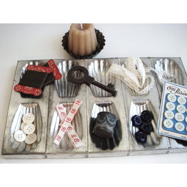 マドレーヌ モールド 10連 フランス アンティーク ブリキ お菓子型 ヴィンテージ |  | 06