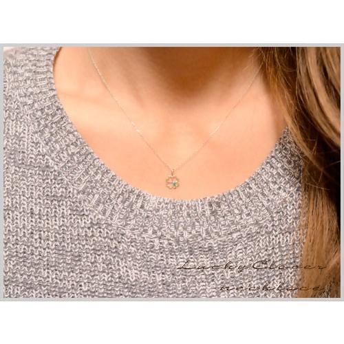 クローバー型のホワイトペンダントが特徴のゴールドチェーンネックレス ネックレス 18金 クローバー エメラルド ゴールド k18 ペンダント 18k