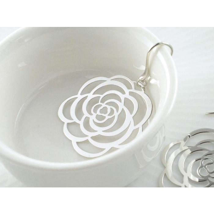 ピアス レディース k10 バラ ホワイトゴールドk10 薔薇 ローズモチーフ 10k  花 バラモチーフ 10金 奢 シンプル 輝き  クリスマスの画像