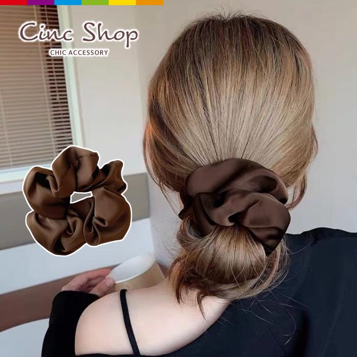 シュシュ ヘアアクセサリー ボリューム 大ぶり 大きめ ブラウン サテン