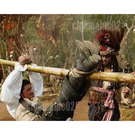 パイレーツ・オブ・カリビアン』捕まるウィルを見るジャックの写真