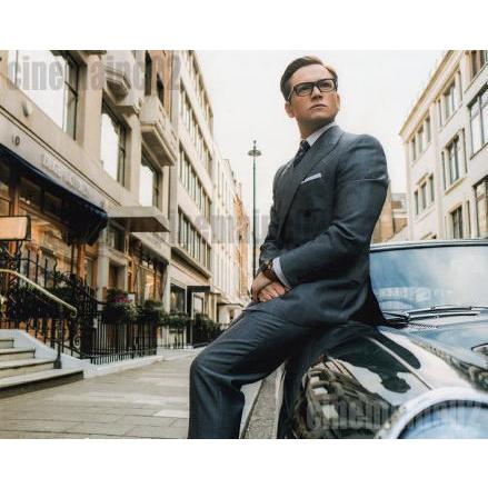 タロン・エガートン/『キングスマン ゴールデン・サークル』車に座る