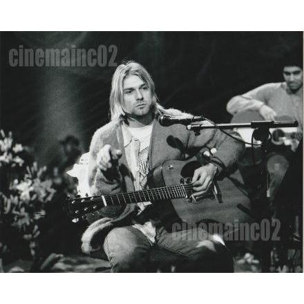 ニルヴァーナ（Nirvana）/ライブでギターを持って唄うカート・コバーン